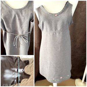 Girl dress classic style grey heather with pink flower in like-new condition